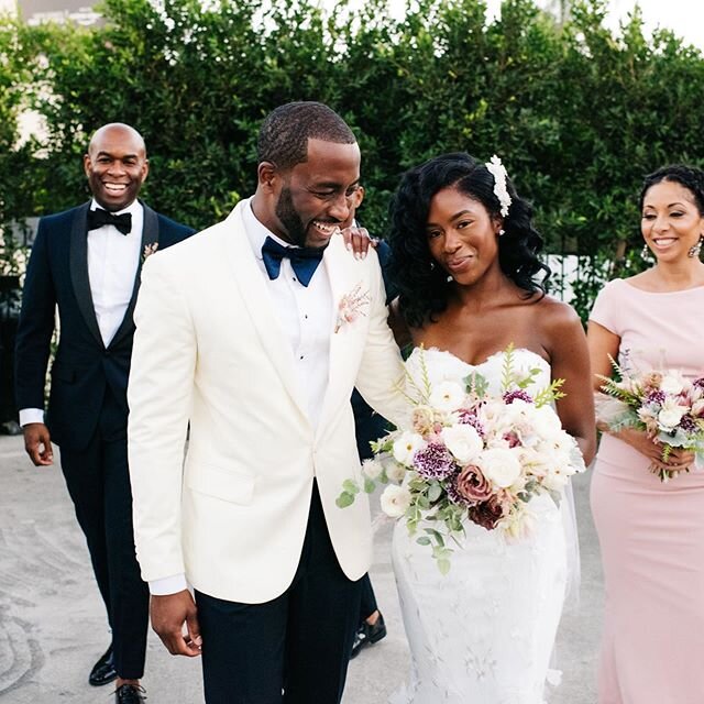 A classic wedding party photo never goes out of style - especially with Tashana & Rory ✨ ••• This fab wedding was featured IN PRINT @munaluchibride magazine 🔥 
Photo: @chazcruz | Wedding Management: @gabrielapilarevents | Florals: @inessanicholsdesign | Venue: @casitahollywood | Catering: @fundamentalla | Groom Attire: @brandonearlnewyork | Bridal: @lovelybride @bhldn | DJ: @djbhen | Beauty: @keiraashleyhair @camillearianemakeup | Rentals: @laparty_rents | Videogrpahy: @thebyrdsisters | Stationary: @minted | Cake: @josephinelosangeles